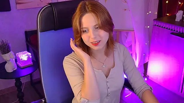 Snapshot of VivienneHebert chatting on July 9, 2026, 12:53 pm VivienneHebert online show from July 9, 2026, 12:53 pm