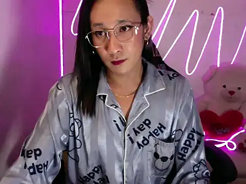 Holley Molley online show from April 12, 2026, 5:07 pm