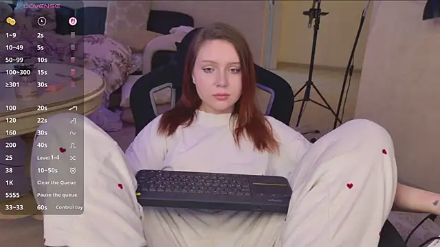 YouHoldMee online show from May 10, 2026, 5:45 am