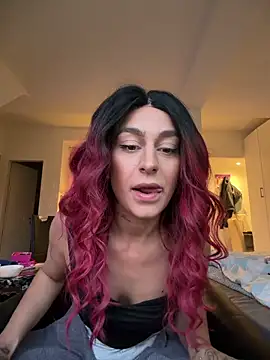 CurlyRouge online show from April 19, 2026, 6:10 pm