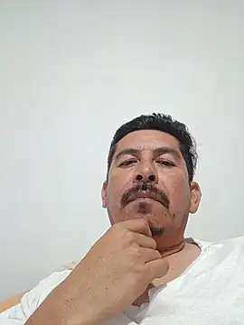 Snapshot of Fys82 chatting on July 5, 2026, 12:39 am Fys82 online show from July 5, 2026, 12:39 am