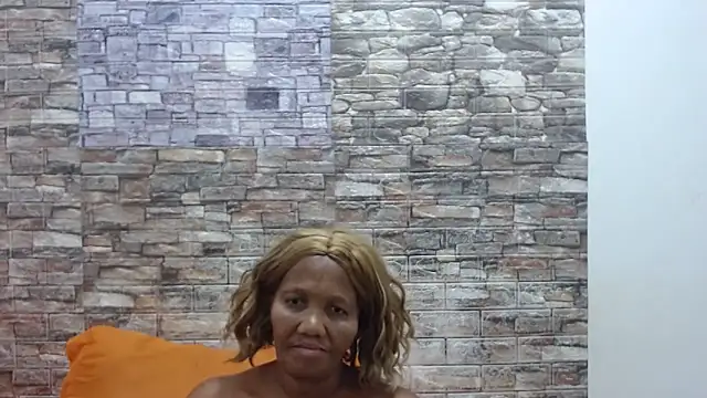 Snapshot of BossyBustyQueen chatting on May 10, 2026, 6:57 pm BossyBustyQueen online show from May 10, 2026, 6:57 pm