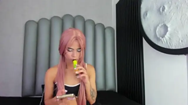 luna-bella  online show from May 13, 2026, 3:26 am