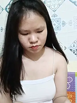 Seraphinahh online show from June 5, 2026, 2:23 pm