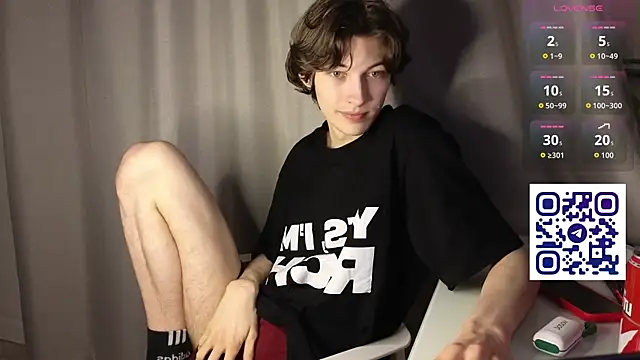 Snapshot of swaggenjoyer chatting on June 19, 2026, 10:02 pm swaggenjoyer online show from June 19, 2026, 10:02 pm
