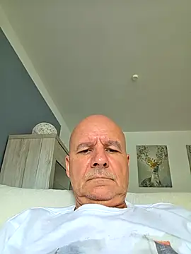 Snapshot of mannohmann5 chatting on June 18, 2026, 3:27 pm mannohmann5 online show from June 18, 2026, 3:27 pm