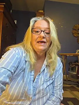 Snapshot of RavensLove chatting on July 6, 2026, 8:00 pm RavensLove online show from July 6, 2026, 8:00 pm