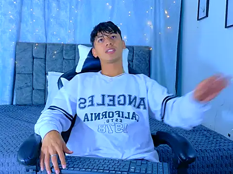 Snapshot of IhanKing chatting on April 26, 2026, 7:33 pm IhanKing online show from April 26, 2026, 7:33 pm