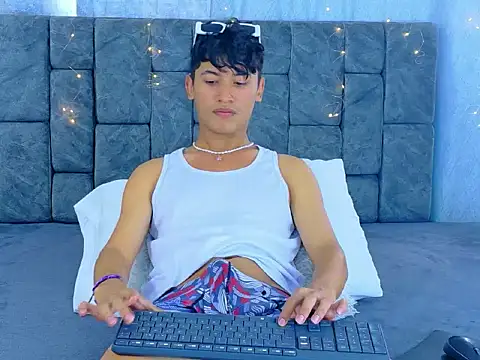 Snapshot of IhanKing chatting on May 10, 2026, 1:38 pm IhanKing online show from May 10, 2026, 1:38 pm
