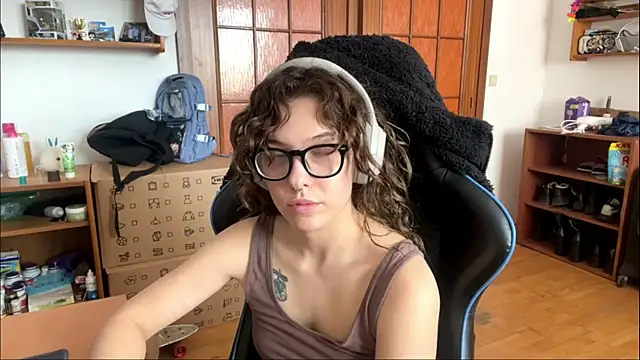 PillowPeachX online show from May 10, 2026, 9:36 am