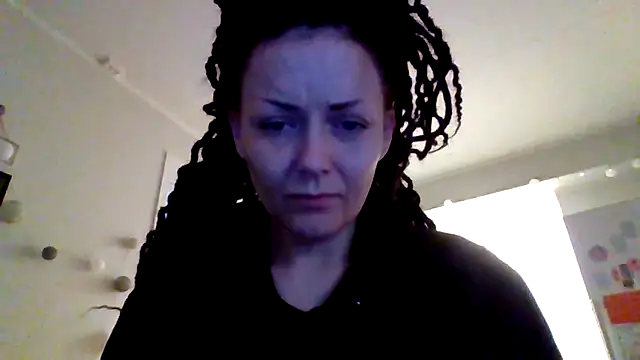 Snapshot of shyhornymommy chatting on April 24, 2026, 7:27 pm shyhornymommy online show from April 24, 2026, 7:27 pm