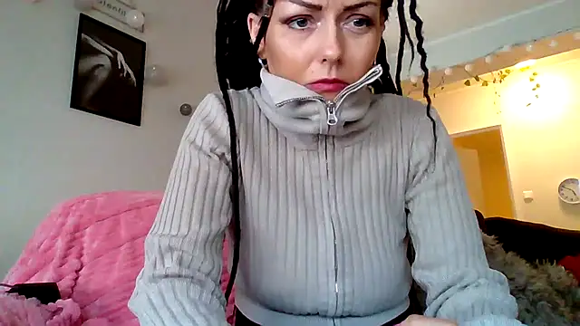 Snapshot of shyhornymommy chatting on April 25, 2026, 2:47 pm shyhornymommy online show from April 25, 2026, 2:47 pm