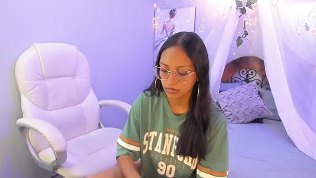 Snapshot of miel_ambar chatting on April 21, 2026, 4:01 pm miel ambar online show from April 21, 2026, 4:01 pm