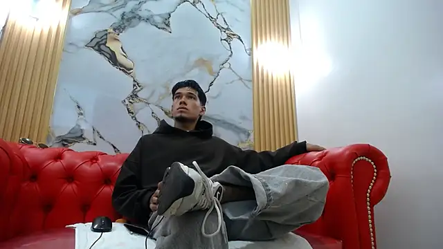 Snapshot of Tittan_Maxxx_ chatting on April 14, 2026, 7:53 pm Tittan Maxxx online show from April 14, 2026, 7:53 pm