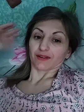 JulieAxy online show from April 14, 2026, 3:29 pm