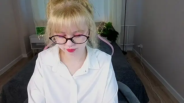 Helen Carson online show from May 26, 2026, 12:06 am