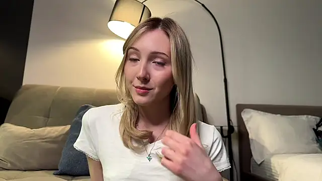 Snapshot of Kattie_Petite chatting on April 22, 2026, 1:34 pm Kattie Petite online show from April 22, 2026, 1:34 pm