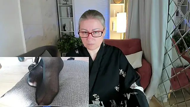 Alexandra Kind online show from May 5, 2026, 1:52 pm