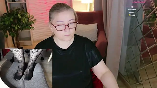 Alexandra Kind online show from May 26, 2026, 1:40 pm