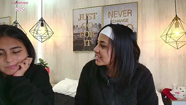 Snapshot of Serena_and_zoe chatting on April 29, 2026, 12:48 am Serena and zoe online show from April 29, 2026, 12:48 am