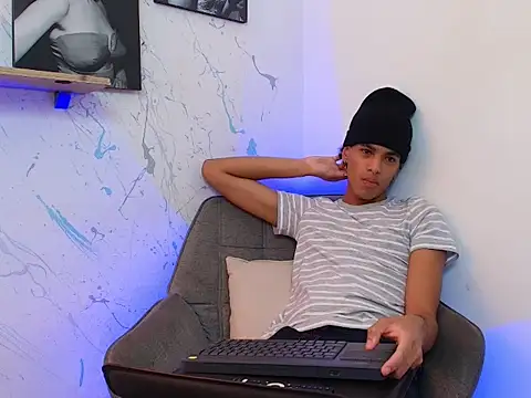 Gabriiel maddox online show from April 15, 2026, 7:58 pm