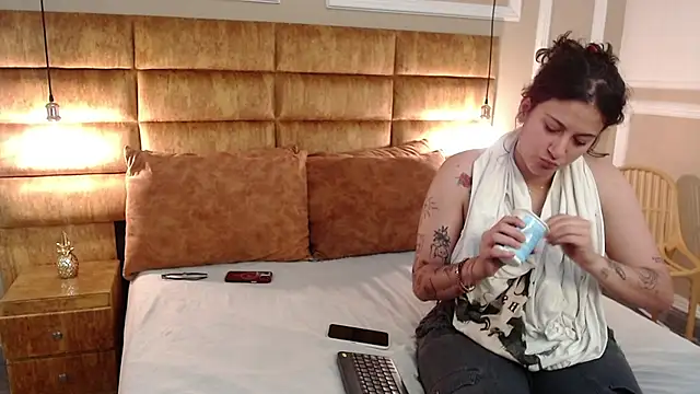 Snapshot of liaxxrose chatting on April 22, 2026, 8:10 pm liaxxrose online show from April 22, 2026, 8:10 pm