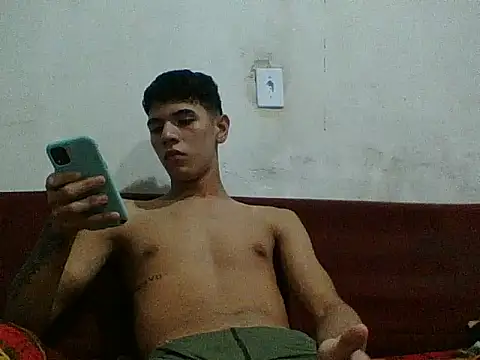 Snapshot of Kisandrel chatting on April 18, 2026, 2:43 pm Kisandrel online show from April 18, 2026, 2:43 pm