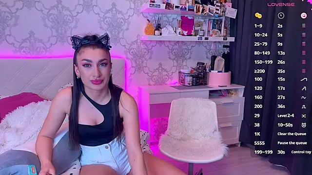 MyNaomi online show from April 19, 2026, 6:10 pm