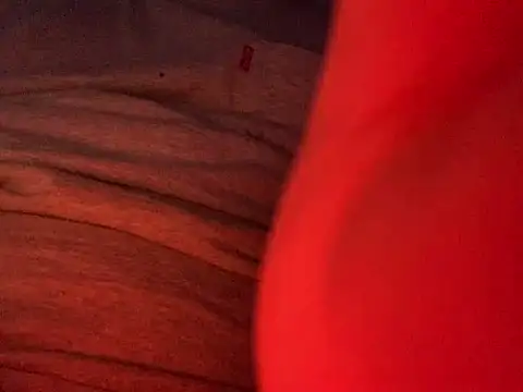 Snapshot of EffefferRm00 chatting on April 15, 2026, 9:37 pm EffefferRm00 online show from April 15, 2026, 9:37 pm