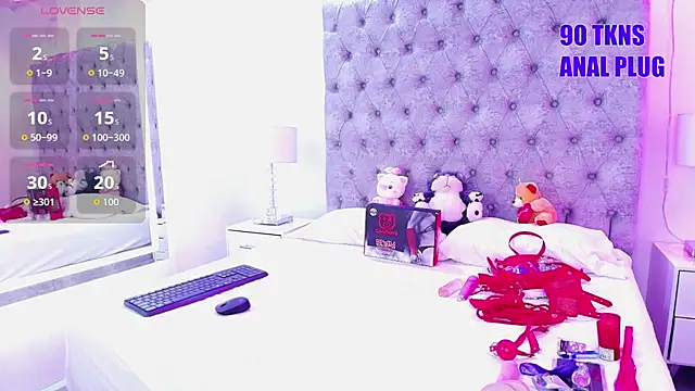 Zoe M00n online show from July 14, 2026, 7:41 pm