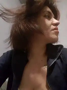 Snapshot of SOLyLunita2232nuevo chatting on May 20, 2026, 7:36 am SOLyLunita2232nuevo online show from May 20, 2026, 7:36 am