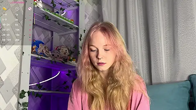 EmeliaZxc online show from April 23, 2026, 8:00 pm