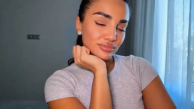 MelindaReny online show from April 22, 2026, 2:40 pm