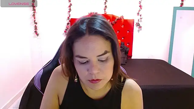 isabella16092020 online show from April 16, 2026, 3:02 pm