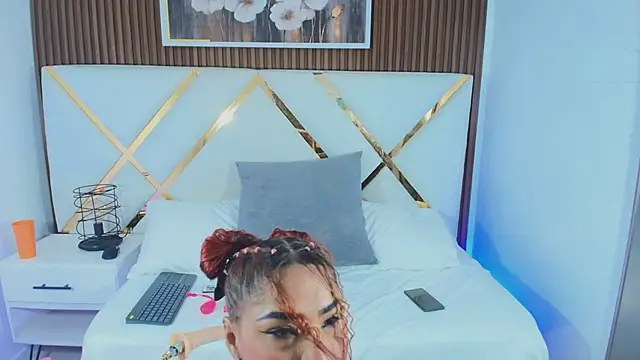 Snapshot of Mariana_Martinez_1 chatting on April 15, 2026, 9:15 pm Mariana Martinez 1 online show from April 15, 2026, 9:15 pm