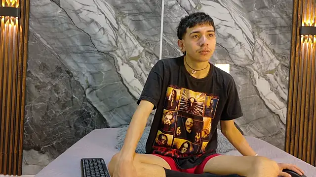 NoahWalker   online show from May 31, 2026, 11:17 am