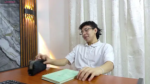 Snapshot of NoahWalker__ chatting on July 9, 2026, 11:25 am NoahWalker online show from July 9, 2026, 11:25 am