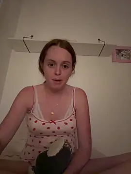 Snapshot of lilysmn chatting on June 8, 2026, 7:58 pm lilysmn online show from June 8, 2026, 7:58 pm