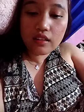 Snapshot of heyitsnana chatting on April 15, 2026, 7:43 pm heyitsnana online show from April 15, 2026, 7:43 pm