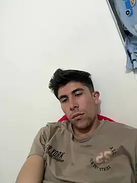 Snapshot of Luis-avatar chatting on April 20, 2026, 3:53 am Luis-avatar online show from April 20, 2026, 3:53 am
