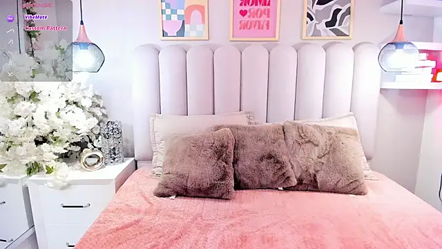 Snapshot of mia__evans_ chatting on May 15, 2026, 8:16 pm mia evans online show from May 15, 2026, 8:16 pm