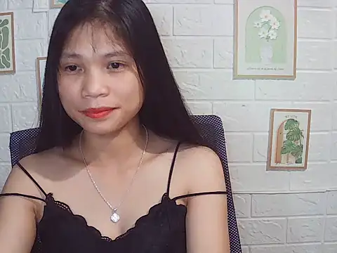 Snapshot of -Lucie-e chatting on May 18, 2026, 4:13 pm -Lucie-e online show from May 18, 2026, 4:13 pm