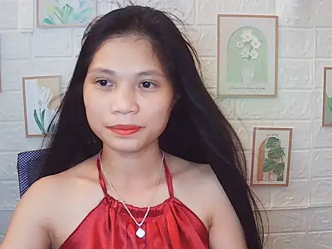 Snapshot of -Lucie-e chatting on May 19, 2026, 5:58 am -Lucie-e online show from May 19, 2026, 5:58 am