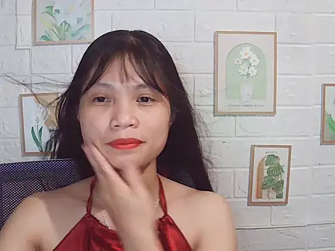 Snapshot of -Lucie-e chatting on May 20, 2026, 1:39 pm -Lucie-e online show from May 20, 2026, 1:39 pm