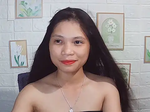 Snapshot of -Lucie-e chatting on May 27, 2026, 1:41 pm -Lucie-e online show from May 27, 2026, 1:41 pm