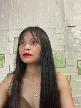 Snapshot of -Lucie-e chatting on May 29, 2026, 2:26 pm -Lucie-e online show from May 29, 2026, 2:26 pm