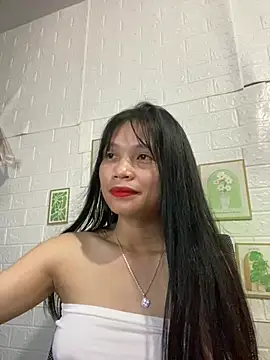 Snapshot of -Lucie-e chatting on May 31, 2026, 2:24 pm -Lucie-e online show from May 31, 2026, 2:24 pm