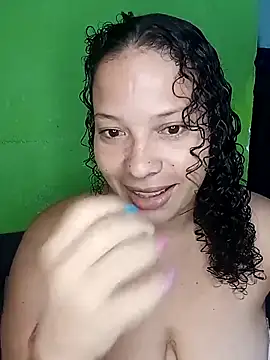 Snapshot of DivaCaliente1 chatting on May 9, 2026, 4:39 am DivaCaliente1 online show from May 9, 2026, 4:39 am
