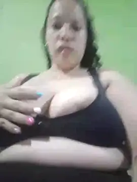 Snapshot of DivaCaliente1 chatting on May 14, 2026, 3:24 am DivaCaliente1 online show from May 14, 2026, 3:24 am