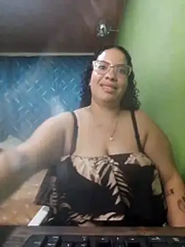 Snapshot of DivaCaliente1 chatting on July 1, 2026, 2:13 am DivaCaliente1 online show from July 1, 2026, 2:13 am